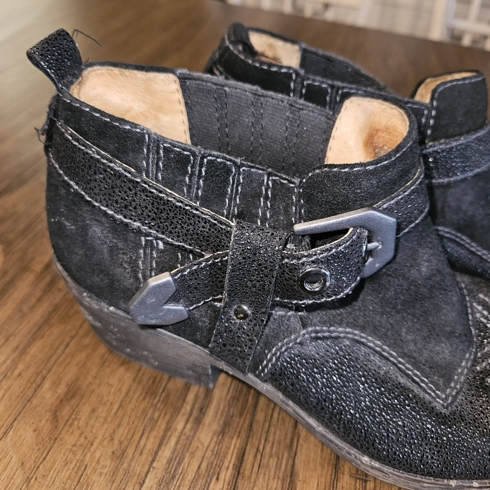Naya Black Leather Ankle Boots Embroidered Western Buckle Accents Women's 8M